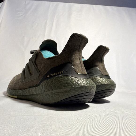 adidas UltraBoost Men\'s Low Top Lace-Up Running Sneakers Green Activewear